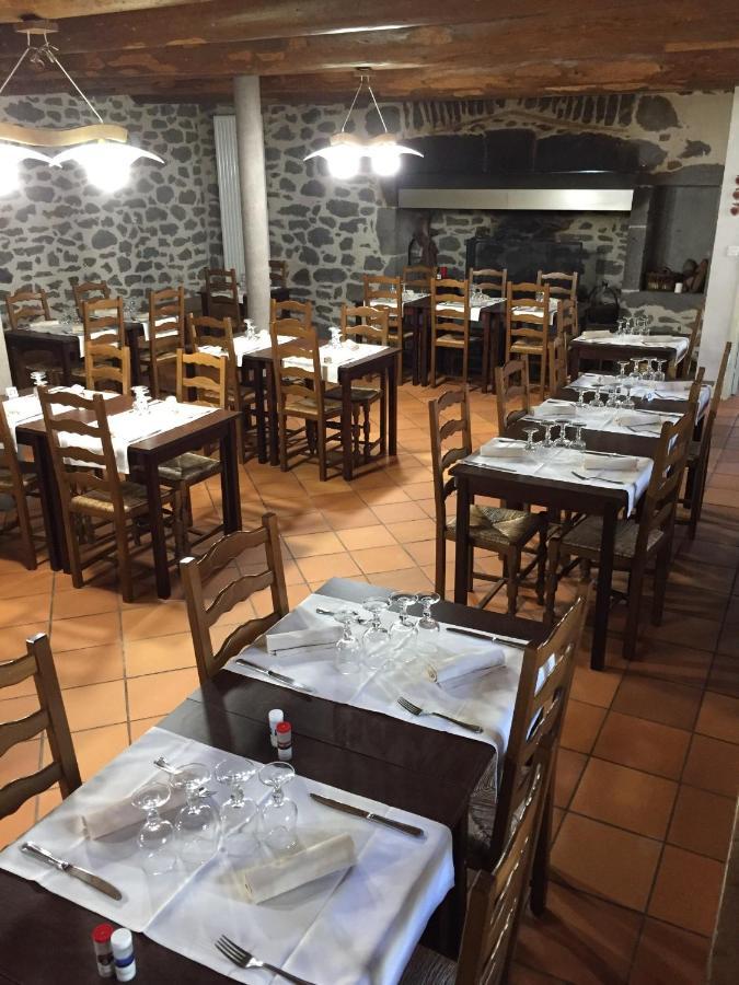 Auberge Les Fontilles Coltines Екстер'єр фото